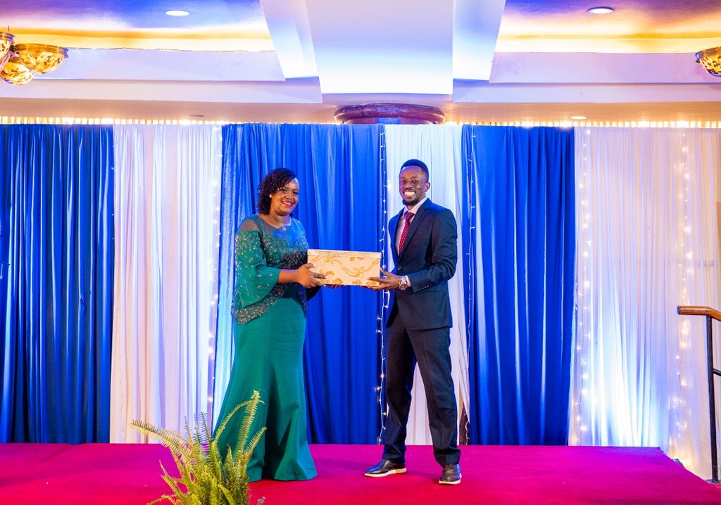 PSofKenya's tweet image. A moment of legacy and leadership — the official change of guard as the PSK presidential necklace is handed over by Dr. M. S. Louis to usher in a new era by the 52nd President of the Pharmaceutical Society of Kenya - Dr. Wairimu Mbogo
#PSKHandover #ChangeOfGuard #PSK2025