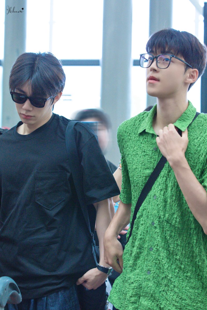 o3o_ikham's tweet photo. 250720 | 🕶️

#나의별에게 #손우현 #김강민 https://t.co/qcaUWvnFIU