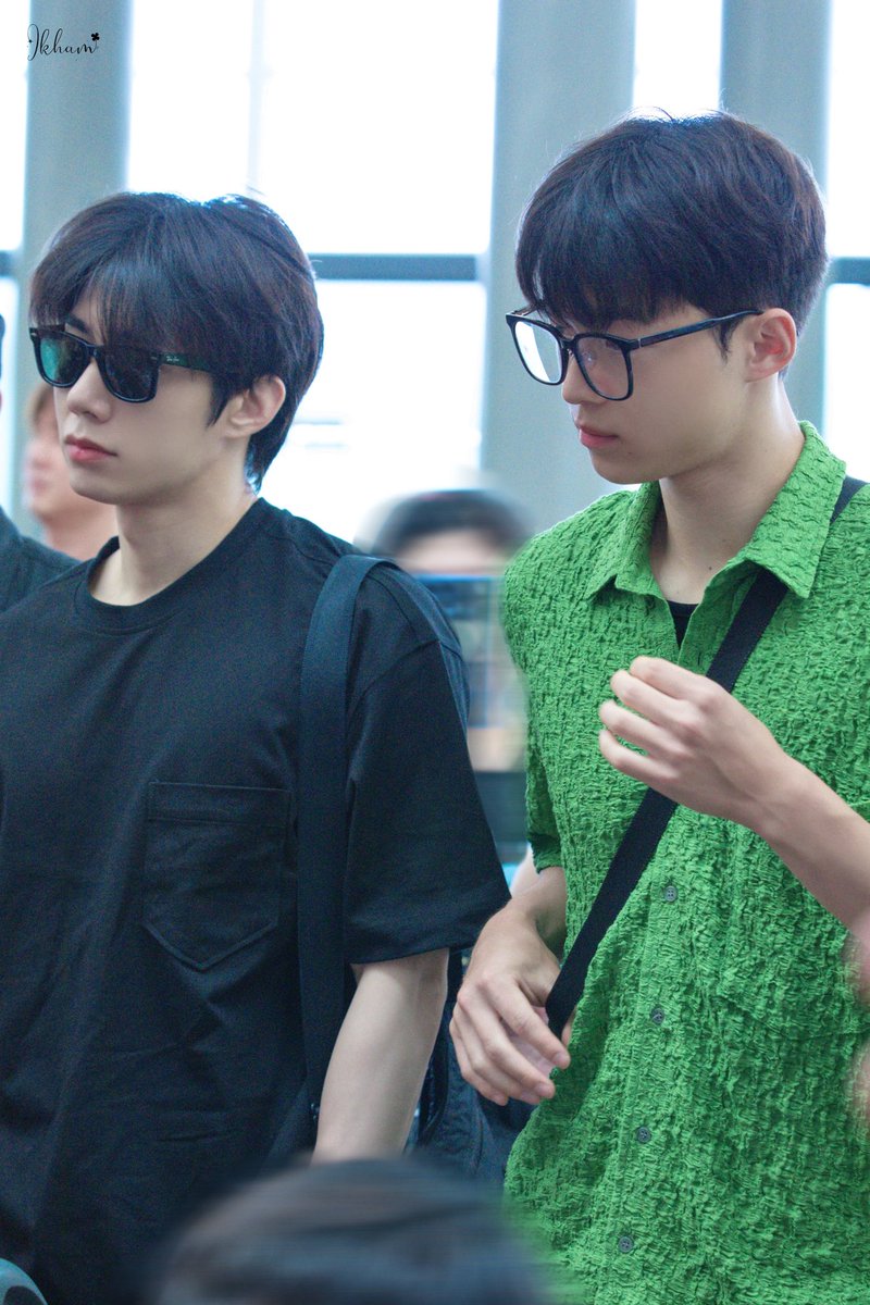 o3o_ikham's tweet photo. 250720 | 🕶️

#나의별에게 #손우현 #김강민 https://t.co/qcaUWvnFIU