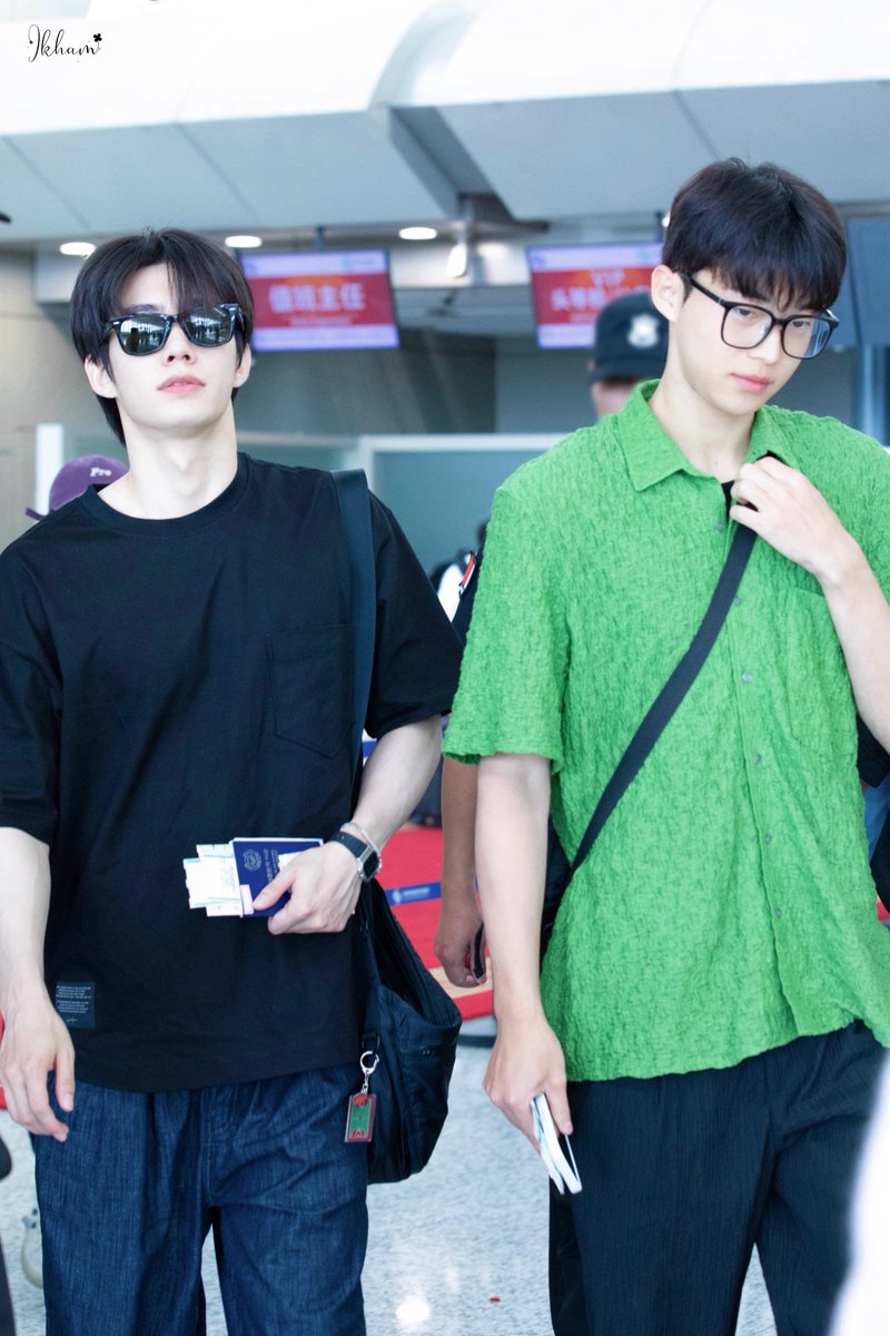 o3o_ikham's tweet photo. 250720 | 🕶️

#나의별에게 #손우현 #김강민 https://t.co/qcaUWvnFIU