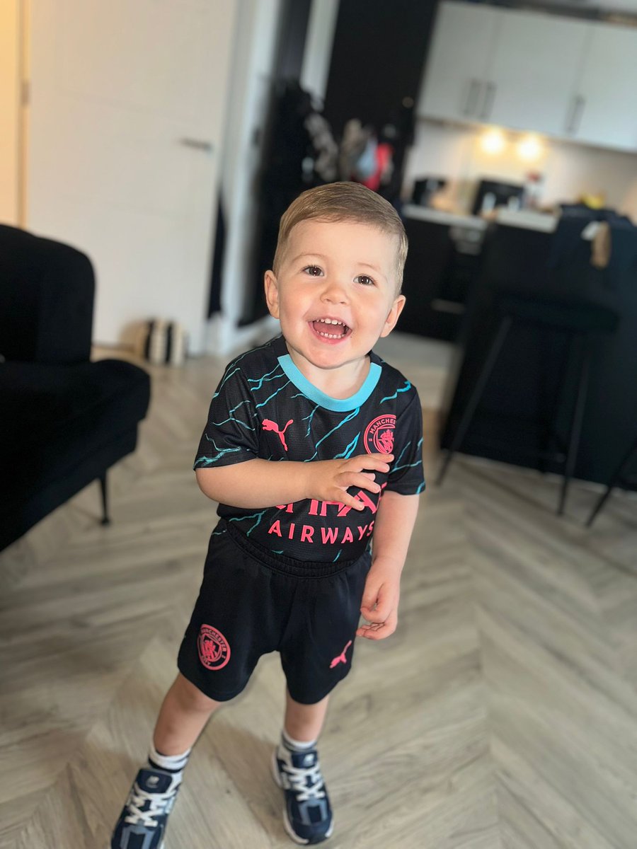 Leeanneycakes's tweet photo. Wee #SonnyB ready for his first day at Tots FC 🤣🤣

I'll have this boy match-ready to pull on an @albionrovers kit in about 14years😉

#football #nephew #cutiepie https://t.co/59Ew04doJt