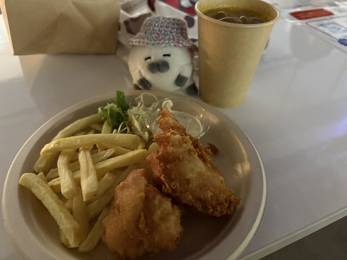 kurogoma_go_go's tweet image. 今日はハンドメイドジャパンフェスへ行ってきましたが…写真がまさかの食べ物しか無い😂
こちらはいつも食べている大好きなロケットチキン🍗
美味しいね〜のらちゃん♫
#HMJ
#のらざらし