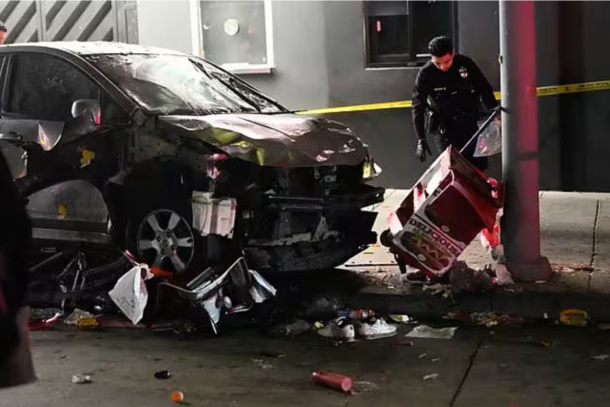 SnDMediaNews's tweet image. 'Chaos in Hollywood' as Car Slams into Nightclub Crowd Injuring 30 in Suspected Intentional Attack
A tragic incident unfolded early Saturday morning when a car rammed into a crowd of people waiting to enter a nightclub on Santa Monica Boulevard in East Hollywood, injuring at…