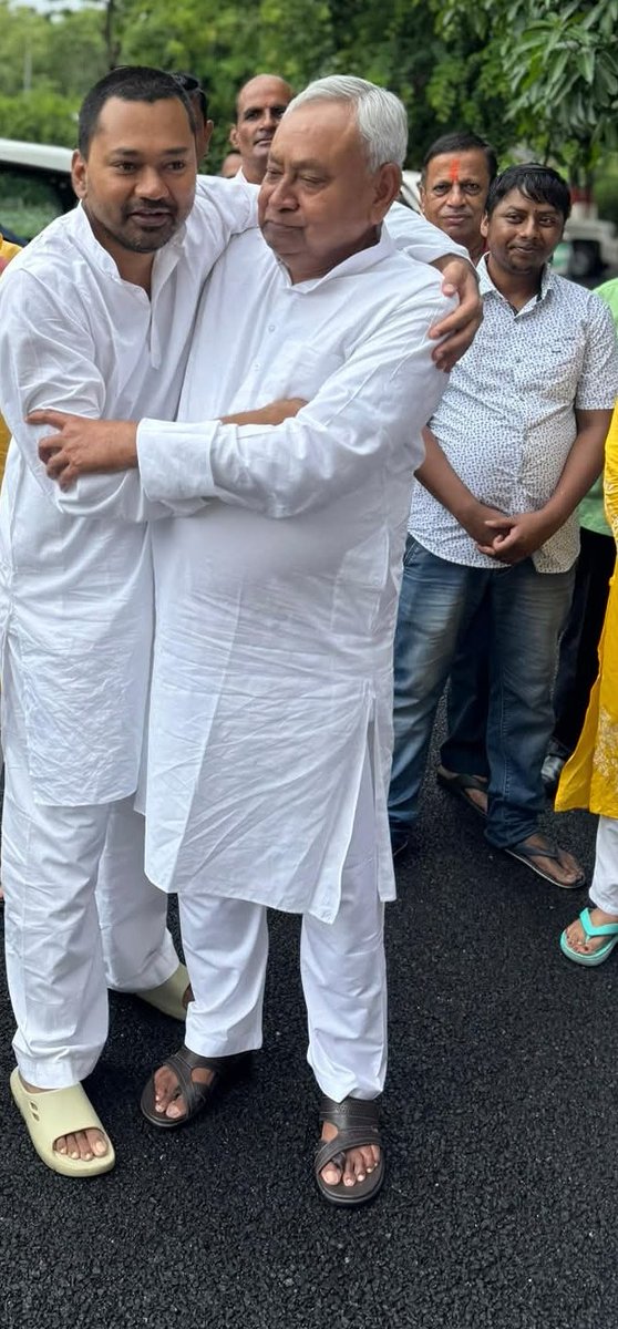 atul4media's tweet photo. मुख्यमंत्री के सुपुत्र निशांत कुमार जी को जन्मदिन की बहुत-बहुत बधाई व शुभकामनाएँ। आज वे 44 वर्ष के हो गए। बिहार की जनता उनके जन्मदिन पर बतौर रिटर्न गिफ्ट उनकी राजनीति में इंट्री मांग रही है। 
@CMBiharNK 
@neerajkumarmlc https://t.co/3yQVDVLzFx