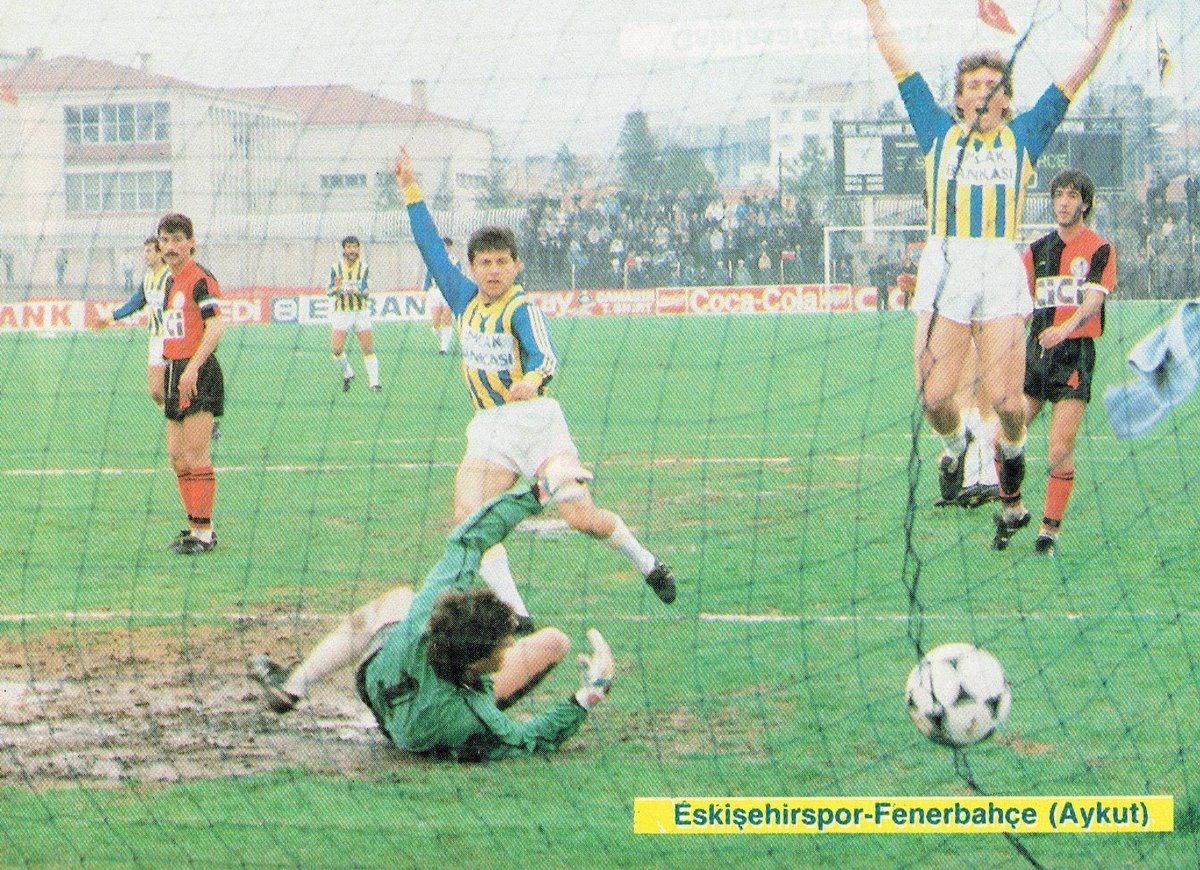 FBTarihiOrg's tweet image. İzleyenlere, özleyenlere, bilmeyip de merak edenlere efsane 1989 sezonundan canlı hatıralar... @H1907K arşivinden.
