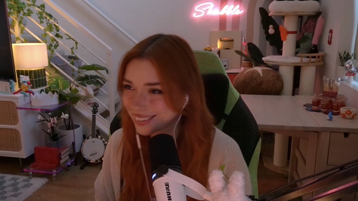 the new stream lighting is so cute :)