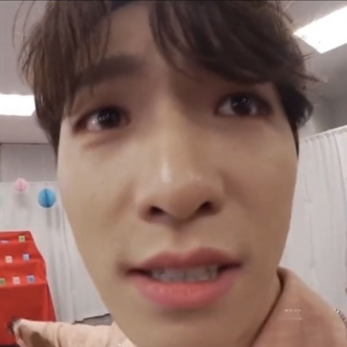 svtlowqual's tweet photo. i promise u guys, he's my ult 😭 #DINO https://t.co/XSEEVvUXro