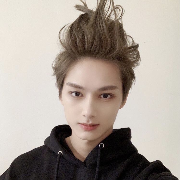 svtlowqual's tweet photo. jun's face card is really insane #JUN https://t.co/xp7DgOXX75