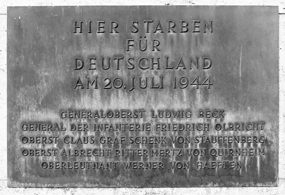 TimurHusein's tweet image. Die Helden des 20. Juli starben für Deutschland bei dem Versuch Adolf Hitler am 20.  Juli 1944 zu töten und damit das Dritte Reich und den Zweiten Weltkrieg  zu beenden. Wir werden Ihnen ein ehrendes Andenken bewahren🧴#stauffenberg #Deutschland #helden