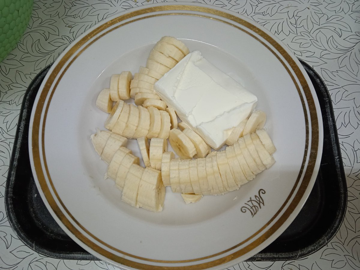 baduser_sol's tweet image. Сделала себе банановое мороженое