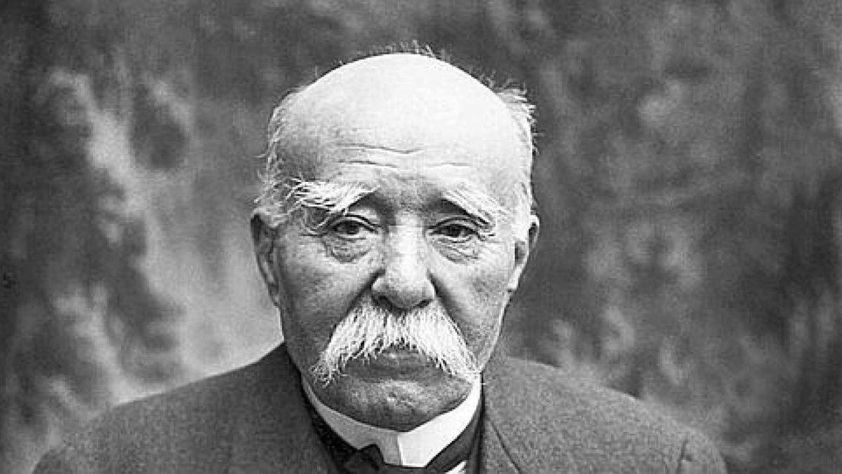 Antho_Repartie's tweet image. Dans la nuit du 23 au 24 mai 1920, le président de la République, Paul Deschanel, tombe du train présidentiel à destination de Montbrison, vêtu de son seul pyjama. Commentaire de Clemenceau à l’annonce de la nouvelle :
- Il a enfin trouvé sa voie.