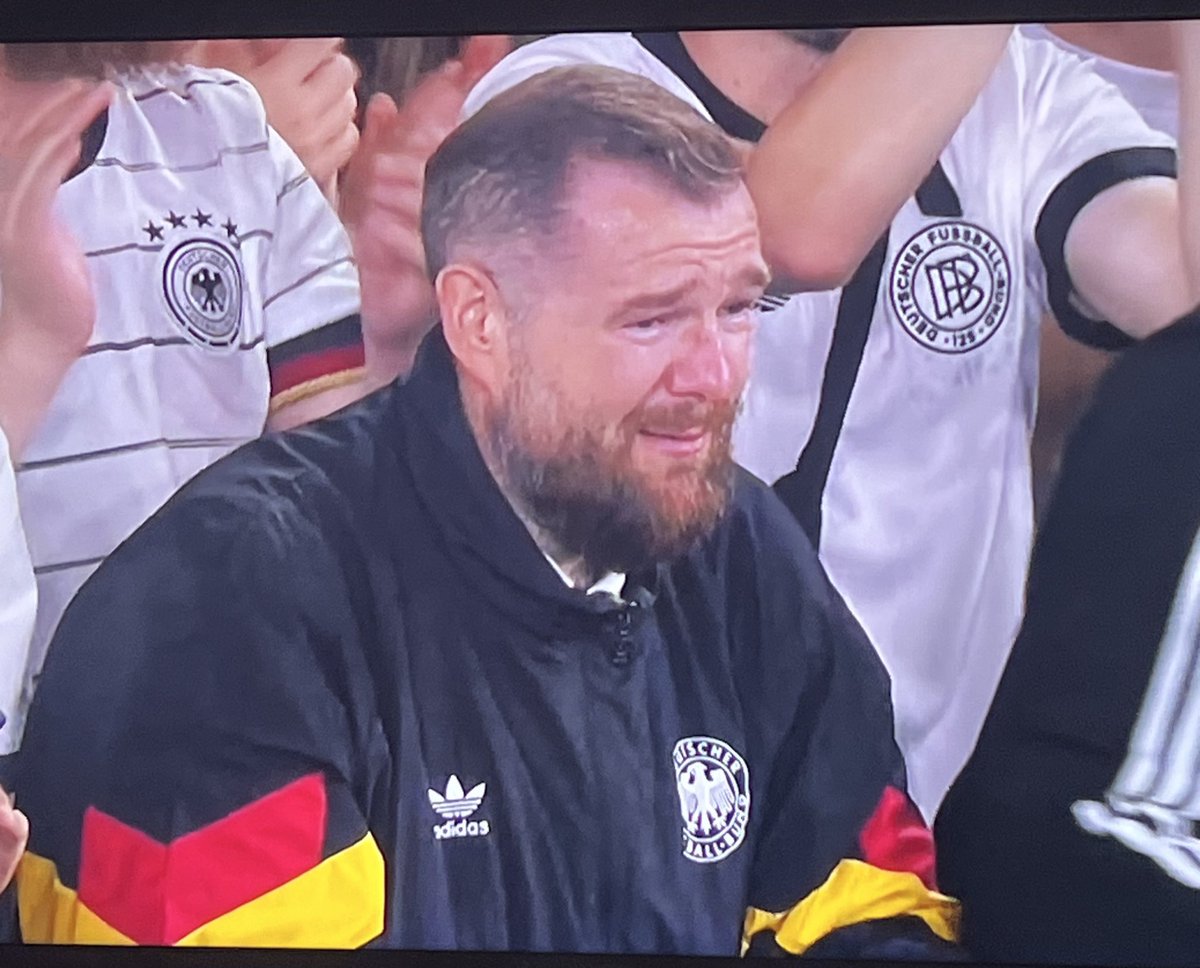 Das Spiel hat Monchi um Jahre altern lassen #FRAGER #FSF