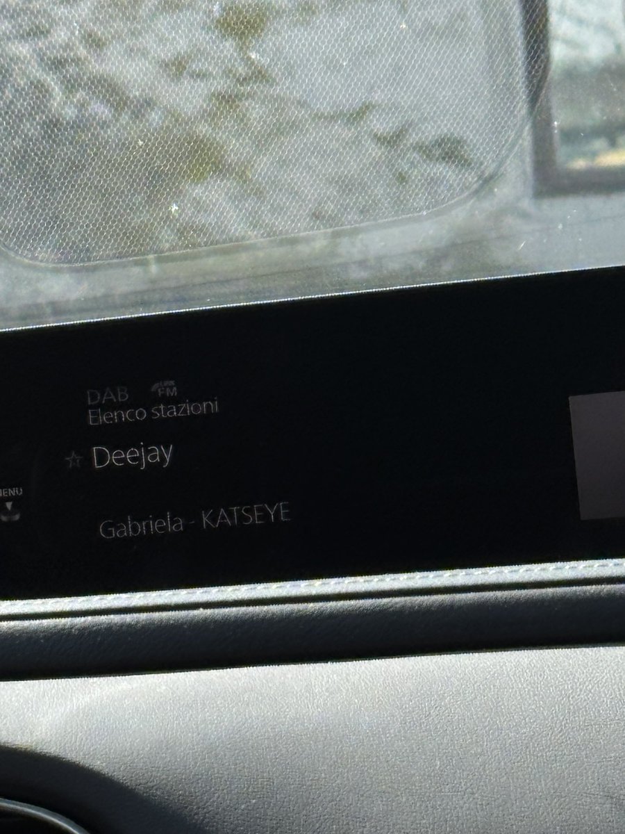 patrzcie jaki banger leci w radiu