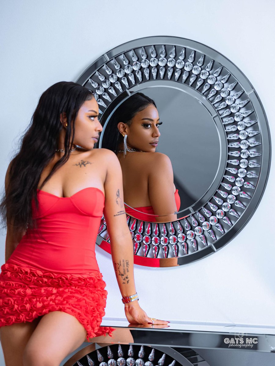 sovariahughes's tweet image. Mirror , mirror 🪞 on the wall 
Who is the fairest of them all ? ❤️🥰

#sovaria #Trending #galaxyfm