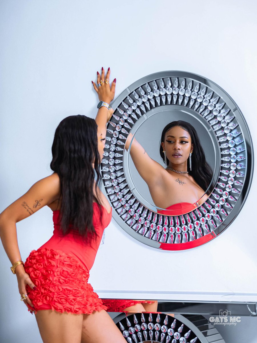 sovariahughes's tweet image. Mirror , mirror 🪞 on the wall 
Who is the fairest of them all ? ❤️🥰

#sovaria #Trending #galaxyfm
