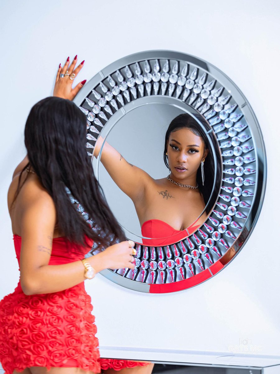 sovariahughes's tweet image. Mirror , mirror 🪞 on the wall 
Who is the fairest of them all ? ❤️🥰

#sovaria #Trending #galaxyfm