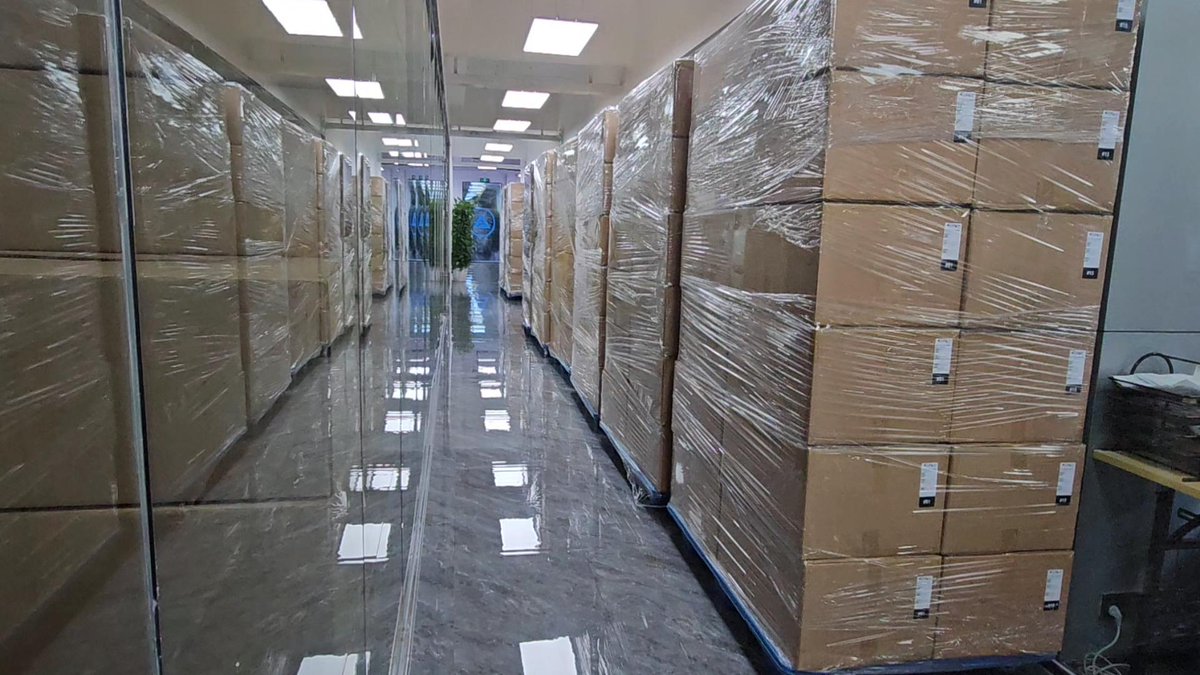 Another week, and another container leaves NOA. Or in this case, even two. To two of our clients in Germany and USA. It's good to see our businesses and those of our clients growing continuously year after year. 
NOA-Labs.com | Smart-Prototyping.com