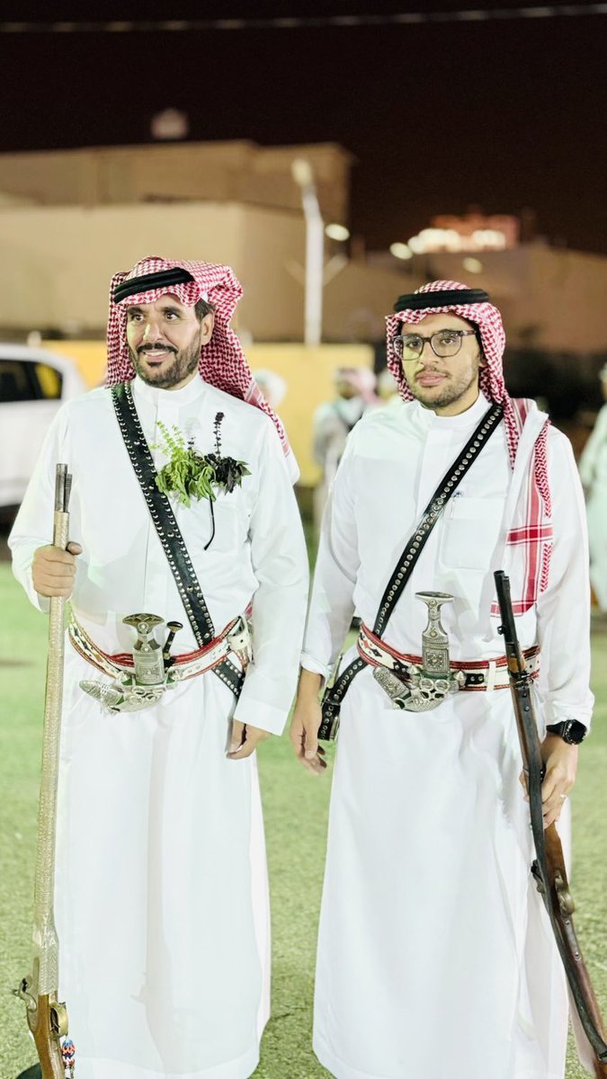 من ملتقى آل وليد   السنوي ( الثاني عشر ) صورة تذكارية ومعي أبني عبدالعزيز وفقه الله .