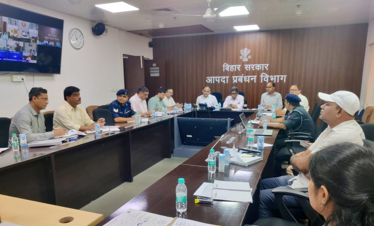 नदियों के जलस्तर में हो रही बढ़ोतरी, बाढ़ को लेकर हाई अलर्ट पर रहें अधिकारी: अपर मुख्य सचिव, आपदा प्रबंधन विभाग श्री प्रत्यय अमृत

• कोसी, गंडक एवं सोन नदी क्षेत्र के तटवर्ती जिलों के जिलाधिकारियों तथा अपर समाहर्ता के साथ आपदा प्रबंधन विभाग की समीक्षा बैठक 20जुलाई को हुई आयोजित.