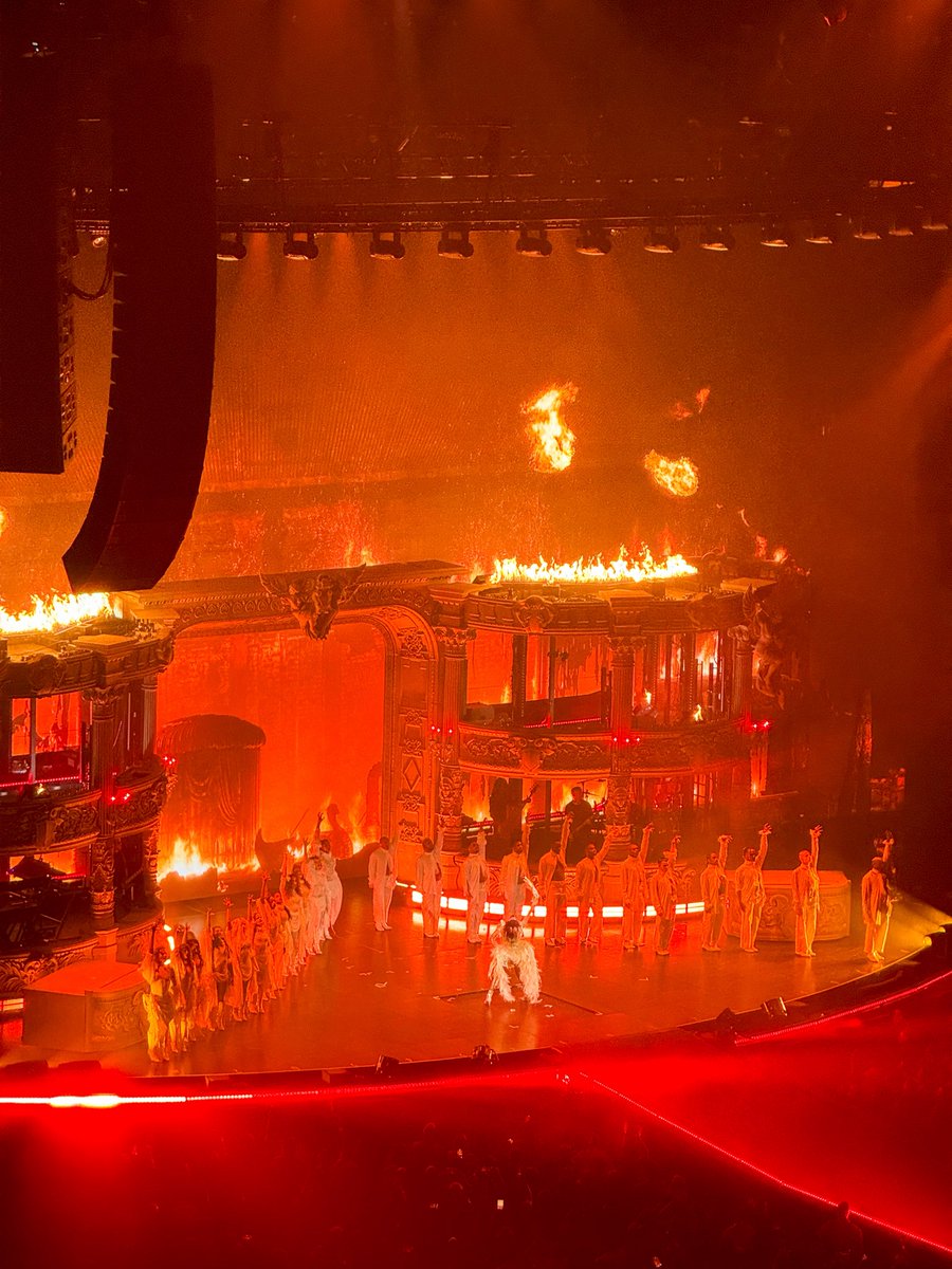 kema1015's tweet image. ガガ様のライブでラスベガスへ❤️🔥
中高の時に洋楽好きで歌ってたのが、こうやって今同じ国に来てちゃんと本人の英語わかるようになってパフォーマンス観れてるの感慨深い❤️🔥かっこよすぎ最高MAYHEM