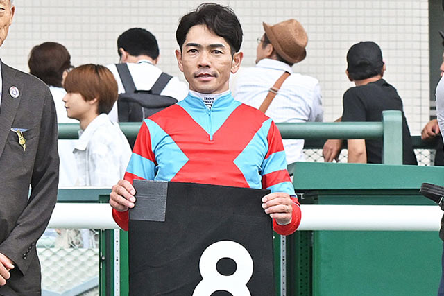 JRAVAN_info's tweet image. 2025年夏の小倉リーディングに輝いたのは16勝を挙げた #松山弘平 騎手、福島リーディングは13勝を挙げた #戸崎圭太 騎手でした!
松山騎手は2年連続、戸崎騎手は5年連続のリーディング獲得です!
