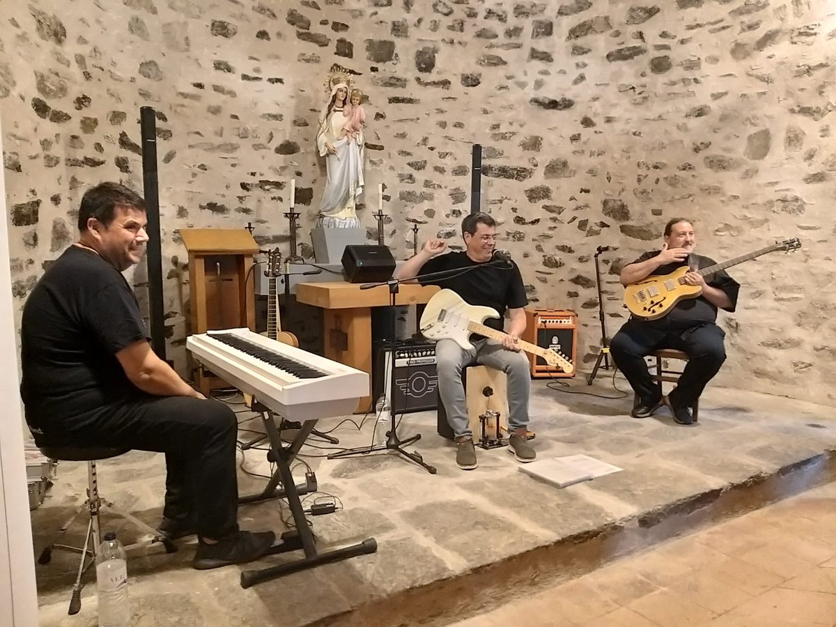 AjuntamentMollo's tweet image. Ahir, concert “The Rusties Blues Band” a la capella d’Espinavell.
📷 M. Urgell