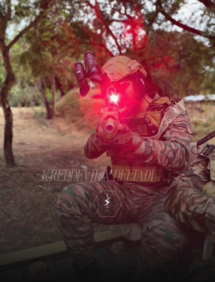 mike_alpa10's tweet image. Para SF
✓Indian Armour High Cut Ballistic
✓L3Harris Binocular Night Vision Device AN/PVS 31A as per US Army Navy nomenclature system)
✓Armasen ST Rig
✓IWI TAR-21 5.56x45mm
✓Beretta Px4 Storm 9mm
L3H RF-7850 SPR
Racal Acoustic Cobra Headset
Credit : @devtgnine on Telegram