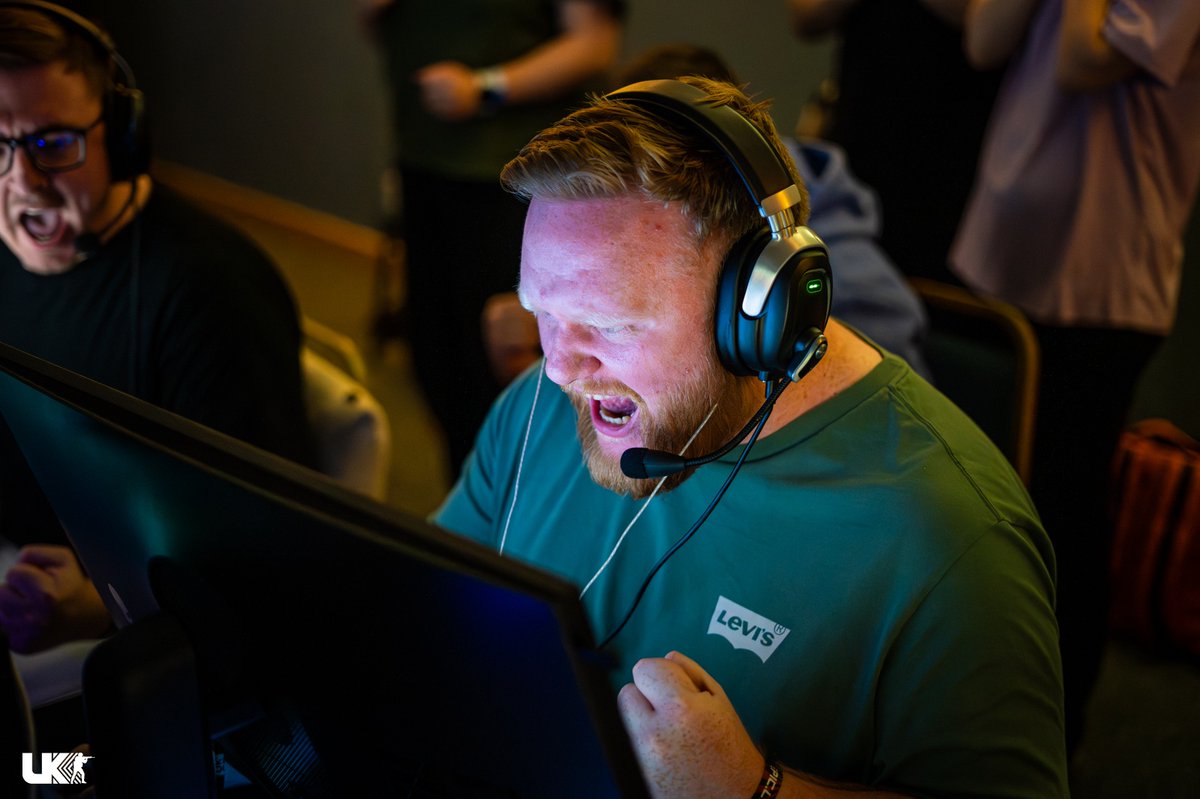 ukcsgo's tweet image. The final UK team are eliminated heading into the final day of play at @EPICLAN 45. That means, the only Brit remaining is @smooyacs π¬π§
Lower bracket final π
πͺ @theAllianceGG 2 - 0 @GONXTGG
