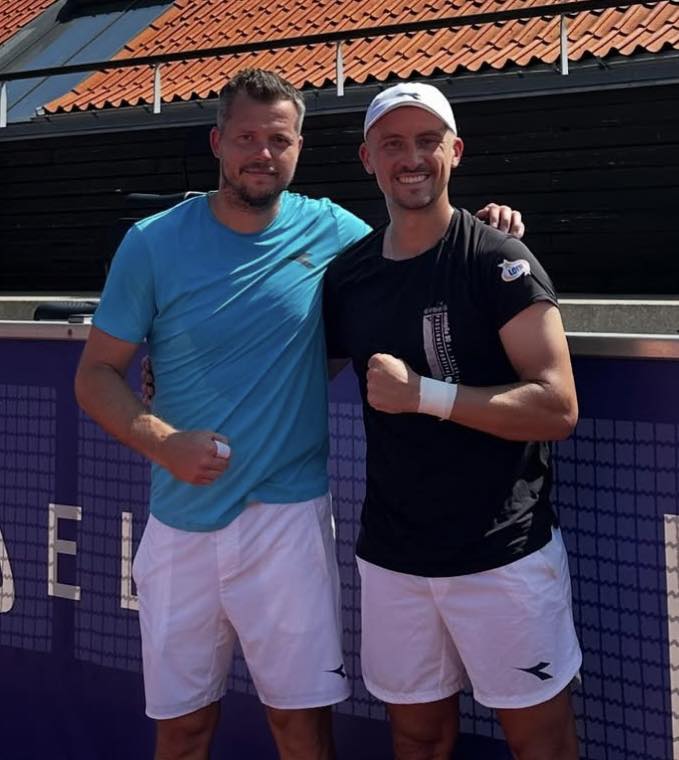 Polski Związek Tenisowy (@pzt_tenis) on Twitter photo Jan Zieliński (LOTTO PZT Team) i Czech Adam Pavlasek wystąpili w finale turnieju <a href="/atptour/">ATP Tour</a> 250 w Bastad.
W niedzielę para nr 4. w drabince przegrała 7:6 (7-4), 5:7, 6-10 z Argentyńczykiem Guido Andreozzim i Holendrem Sanderem Arendsem (nr 1.).
<a href="/SPORT_GOV_PL/">Ministerstwo Sportu i Turystyki</a>
<a href="/totalizator_sp/">Totalizator Sportowy</a> Jan Zieliński (LOTTO PZT Team) i Czech Adam Pavlasek wystąpili w finale turnieju <a href="/atptour/">ATP Tour</a> 250 w Bastad.
W niedzielę para nr 4. w drabince przegrała 7:6 (7-4), 5:7, 6-10 z Argentyńczykiem Guido Andreozzim i Holendrem Sanderem Arendsem (nr 1.).
<a href="/SPORT_GOV_PL/">Ministerstwo Sportu i Turystyki</a>
<a href="/totalizator_sp/">Totalizator Sportowy</a>