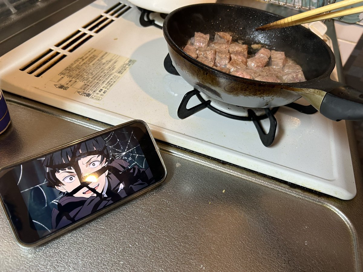 KSDxrR's tweet image. レシピ見ながらサイコロステーキ作った。