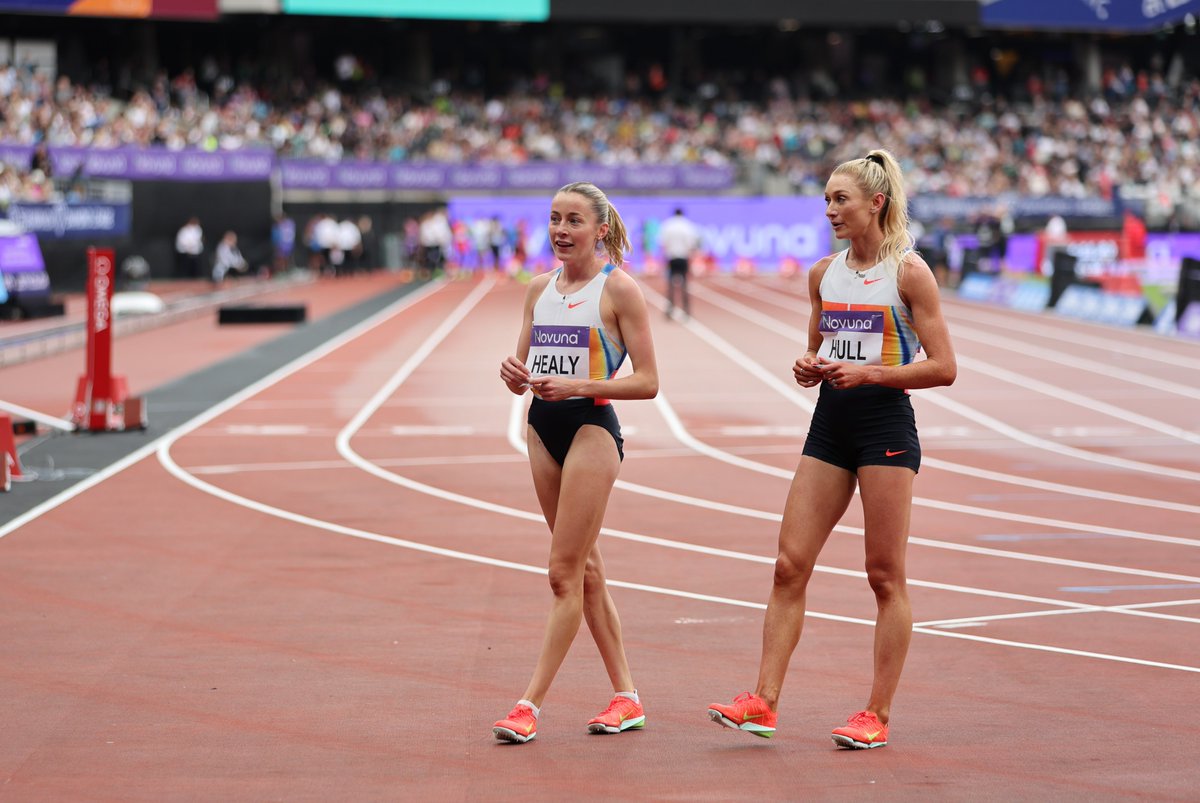 FastRunning's tweet image. In the mile, Sarah Healy ran 4:16.26 to finish third and move to 13th on the world all-time list 🇮🇪🔥
Seven National Records were set in the race @London_DL (Ethiopia, Australia, USA, Italy, France, Portugal & Spain). PBs for Revee Walcott-Nolan (4:19.16) & Erin Wallace (4:20.44)