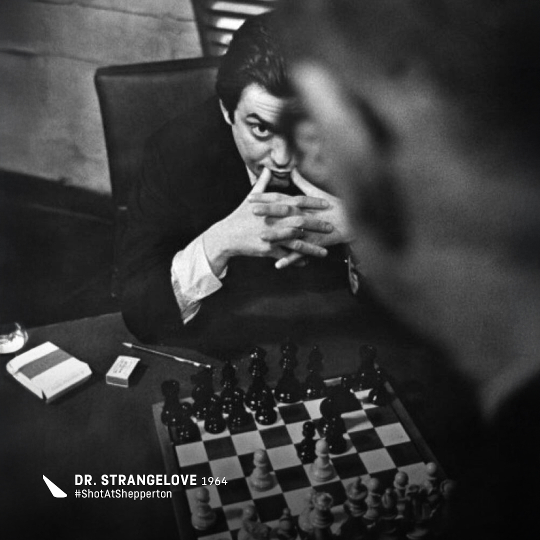 PinewoodStudios's tweet image. During the production of #DrStrangelove Director Stanley Kubrick would often play chess on sets #ShotAtShepperton. Kubrick&apos;s interest in chess was intertwined with his approach to filmmaking, demonstrating his dedication to strategy and meticulous planning #InternationalChessDay