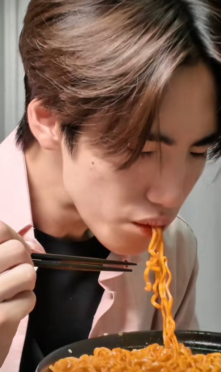 phu_as_samoyed's tweet image. เส้นเด้ง~🍜
#PHUTATCHAI