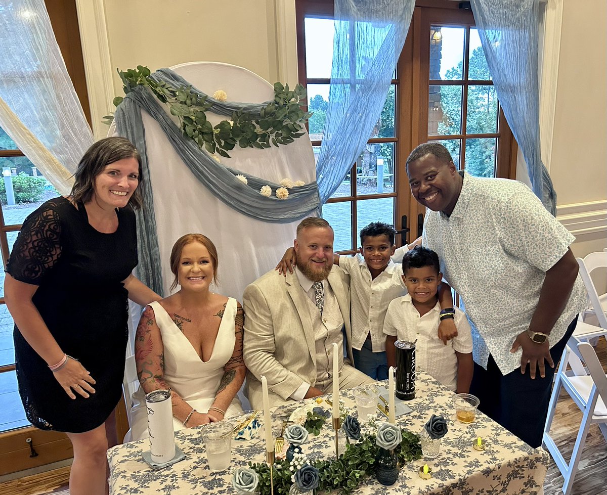 jevlee's tweet image. Congratulations to the Loosemore’s
Beautiful wedding in North Carolina
@JoetheVideoGuy
#family