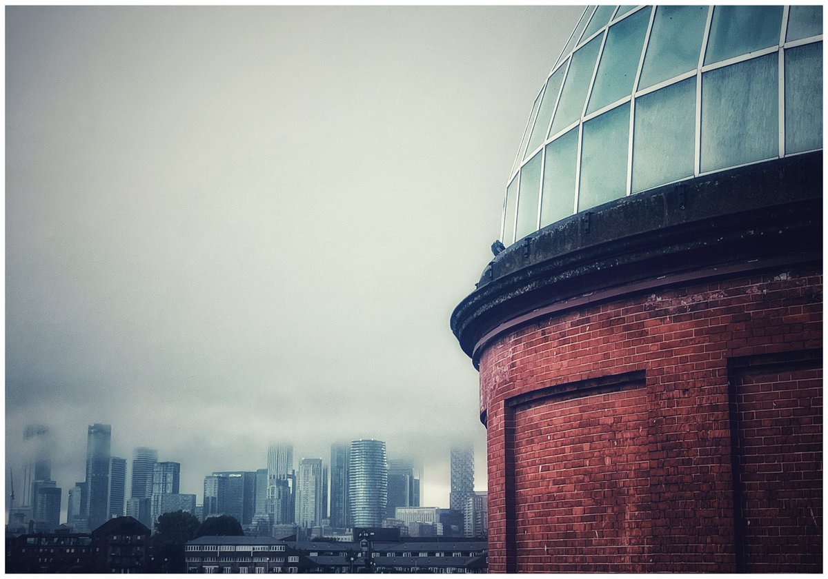 BELLEGREENWICH's tweet image. Looking towards a misty Canary Wharf #GreenwichFootTunnel #111PlacesGreenwich #SheClicks @aperturewps