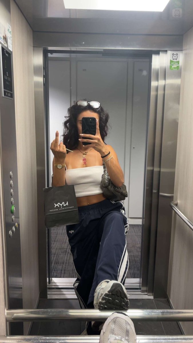 DaarkMilla's tweet photo. Dégaine du dimanche.
#outfit #outfitlook https://t.co/KCwzJnjRPn