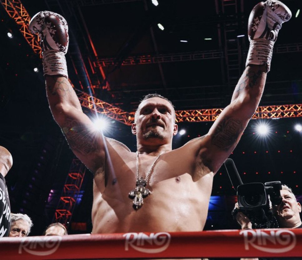 FightDisciples's tweet image. Loves an away day this lad 👊🏼
#UsykDubois2 #GetTheBadgeIn