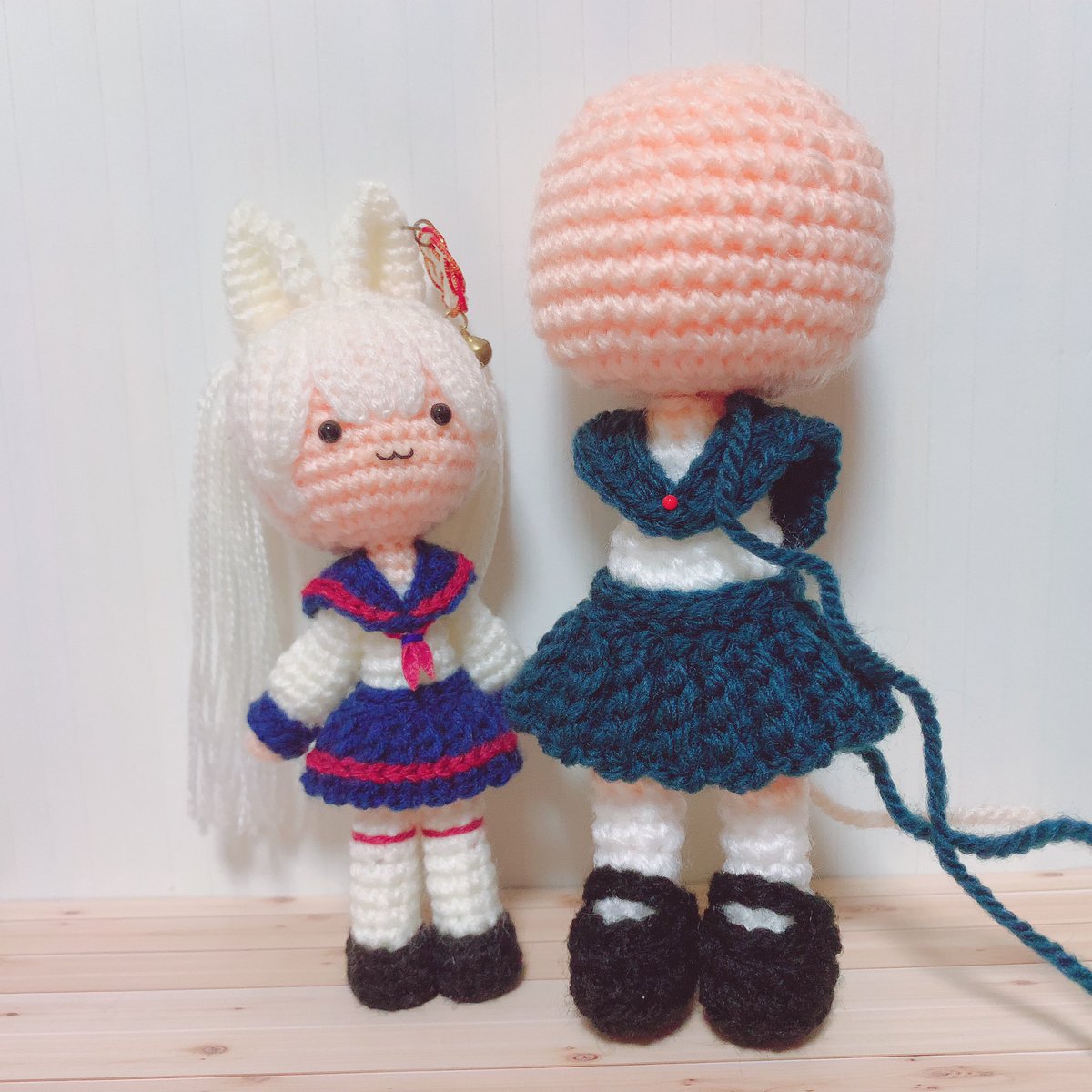 amidoll_planet2's tweet image. 早速大きいしろこちゃんを作ってます🦊大きさの違いが分かりづらいかもですが、大きい子にきつね耳付いたらかなりでっかい子になると思います笑
えんじ色のラインに使う毛糸が届くまで作業は一旦ストップです😊