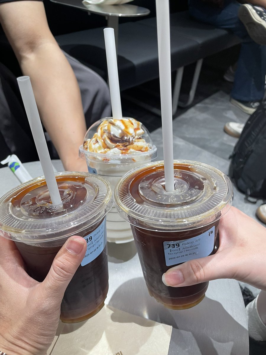 wispie_me's tweet image. Gmonad 💜
Guess who’s the sweetest today? It’s @hyuuu_hyu .. Thank youuu for treat me, @carbonaaaaraaaa and @HuwahuwaPm to a drink~ now we’re sipping and smiling 🧋🥤💜