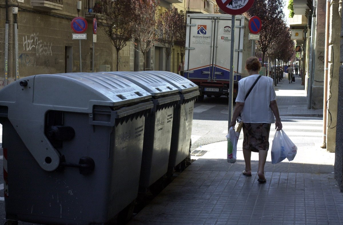 Bon dia: La taxa de brossa de #Badalona: 100 euros, paguen igual els pobres que els rics t.ly/jI4mF