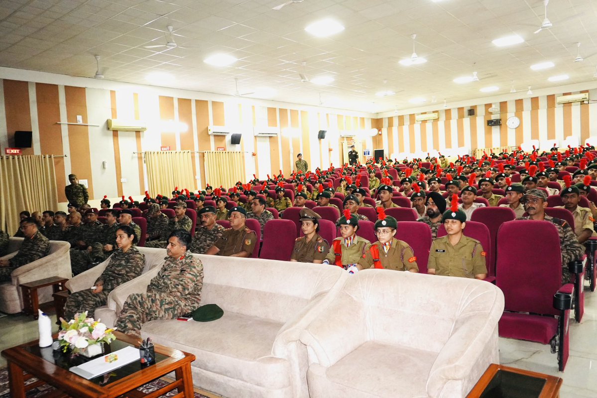 IaSouthern's tweet image. #OpSINDOOR – Truth. Resolve. Nation First !
As part of a nationwide outreach, the #IndianArmy is engaging students across #India to share the untold realities of Operation SINDOOR - a symbol of courage, clarity, and national will.
In #Jhansi & #Babina, GOC, #WhiteTigerDivision,…