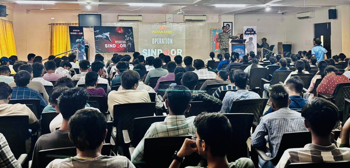 IaSouthern's tweet image. #OpSINDOOR – Truth. Resolve. Nation First !
As part of a nationwide outreach, the #IndianArmy is engaging students across #India to share the untold realities of Operation SINDOOR - a symbol of courage, clarity, and national will.
In #Jhansi & #Babina, GOC, #WhiteTigerDivision,…