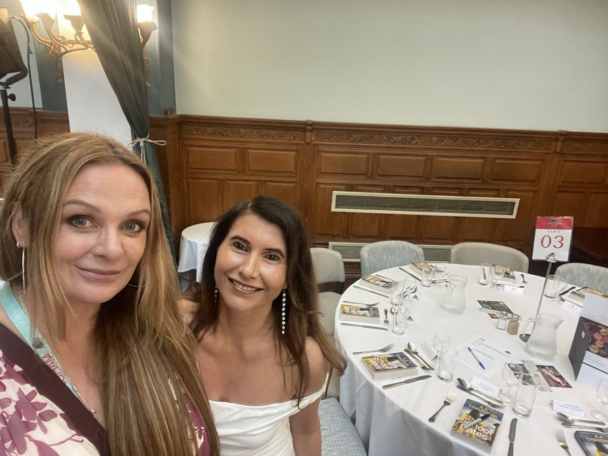 AAChaudhuri's tweet image. Lovely to see the brilliant and very lovely @callytaylor at the author dinner last night ♥️ 📚 🖊️ #TheakstonsCrime @HarrogateFest @aforauthors