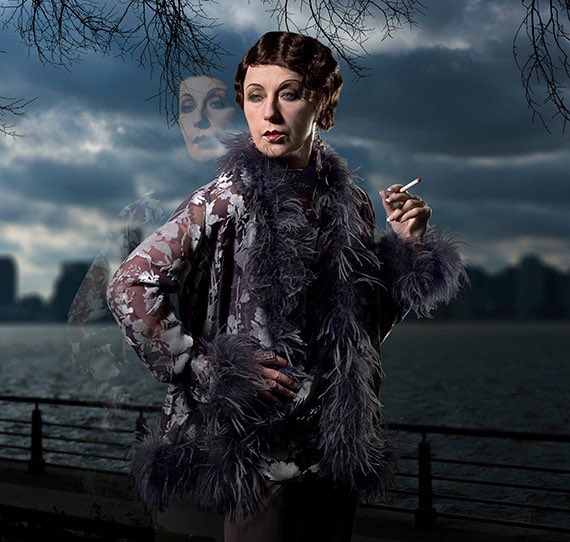 “Cindy Sherman. The Women”. En Hauser &amp; Wirth Menorca.
alejandradeargos.com/index.php/es/n…
Ella es la modelo y protagonista de sus fotografías, son autorretratos en los cuales explora cuestiones como la identidad y la representación de los diferentes roles de la mujer en la sociedad a través