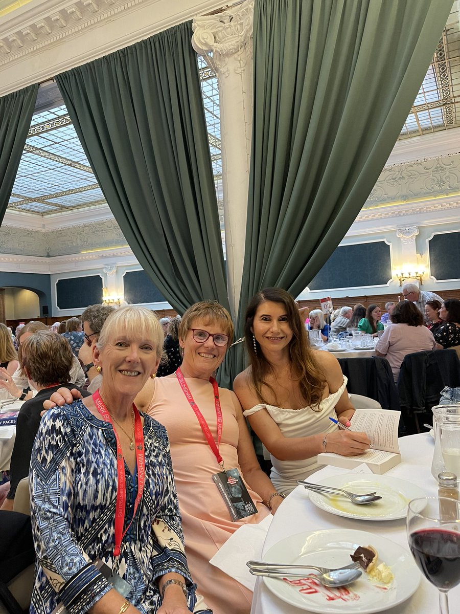 AAChaudhuri's tweet image. Great fun hosting an author dinner last night at #TheakstonsCrime! Wonderful to chat to some lovely #crimefiction fans and sign copies of my latest thriller #TheSchoolGates. We got the culprit but sadly not the why! 😅 📚✍️ @HarrogateFest @HeraBooks
