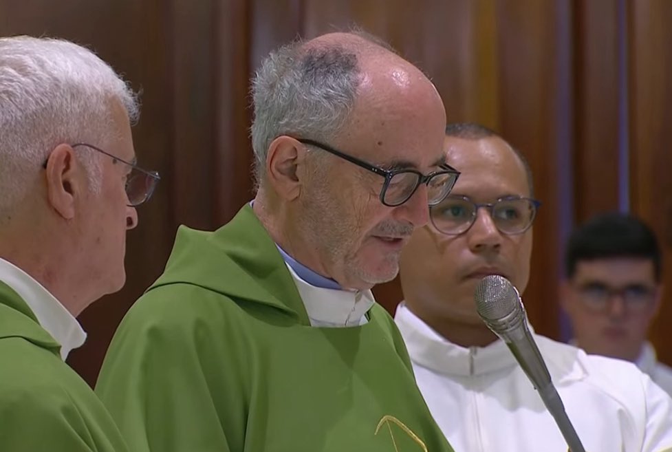 silerenonpossum's tweet image. They dragged him out of bed at the Laudato Si’ Village.