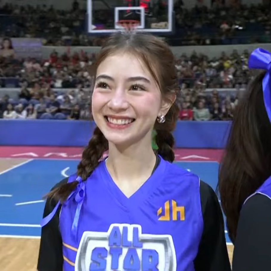 chandeeria's tweet photo. hiiii crush!

BRING IT ON JMFYANG
#SOFIASMITHSetAndSpike https://t.co/m3l6WEsnIx