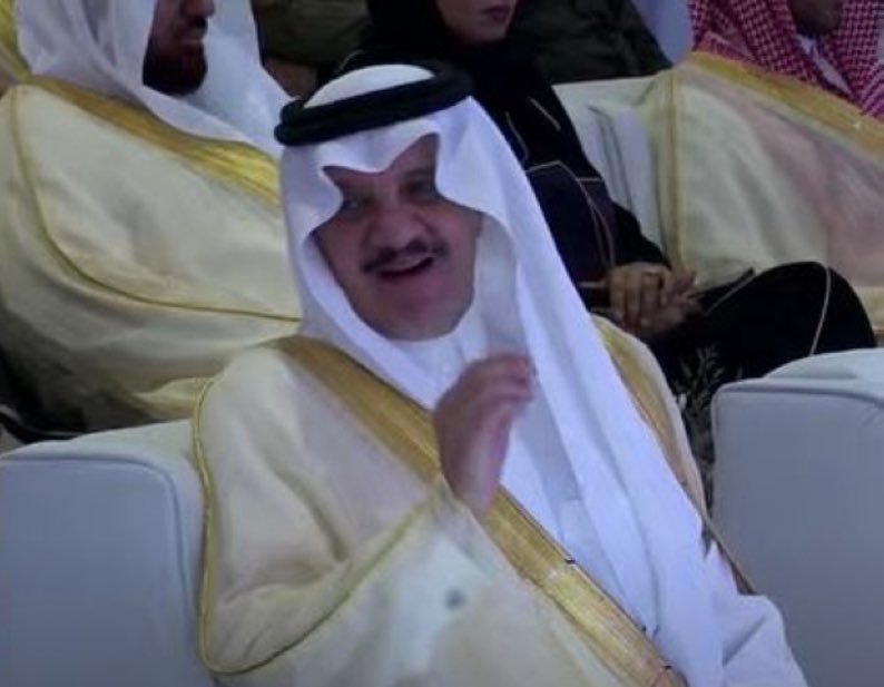 سمو #امير_المنطقة_الشرقية يدشن المخطط العام لمطار الملك فهد الدولي في #الدمام ويفتتح حزمة من المشاريع التطويرية المتكاملة:

- تم الإعلان عن رفع الطاقة التشغيلية في مطار الملك فهد إلى 77 طائرة و32 مليون مسافر. 

-الإعلان عن ناقل وطني اقتصادي جديد ينطلق من مطار الملك فهد في الدمام،