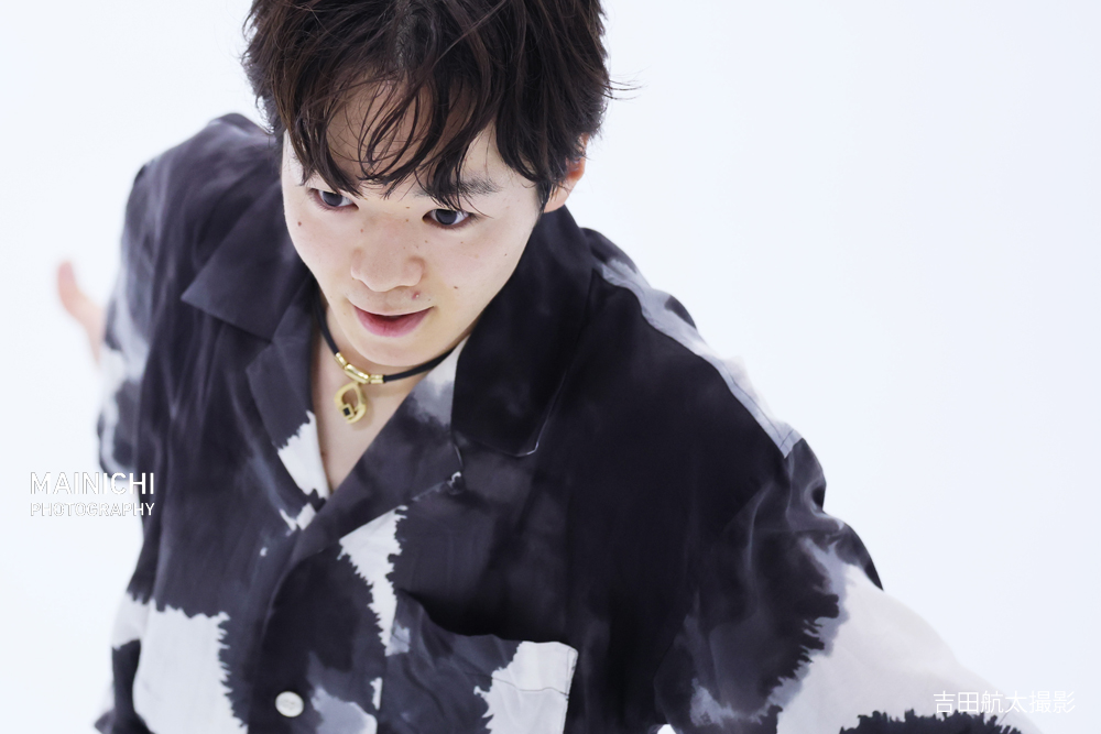 フィギュアスケートの #みなとアクルス杯。男子ショートプログラム（SP）で、#鍵山優真 選手は95・67点で首位発進。華麗なステップで観客を沸かせました。
ジュニアも含めた男子SPの写真特集⛸️mainichi.jp/graphs/2025072…