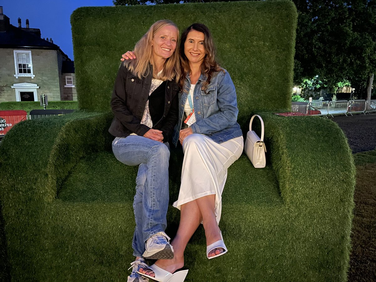 AAChaudhuri's tweet image. A weekend at #TheakstonsCrime isn’t complete without a pic on one of the famous chairs, even better when you’re with one of your best writer friends, the lovely @SCWwriter ♥️ 📚 🖊️ @HarrogateFest